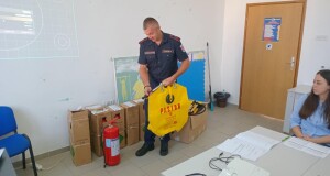 Подијељена противпожарна опрема представницима десет мјесних заједница из Рудог
